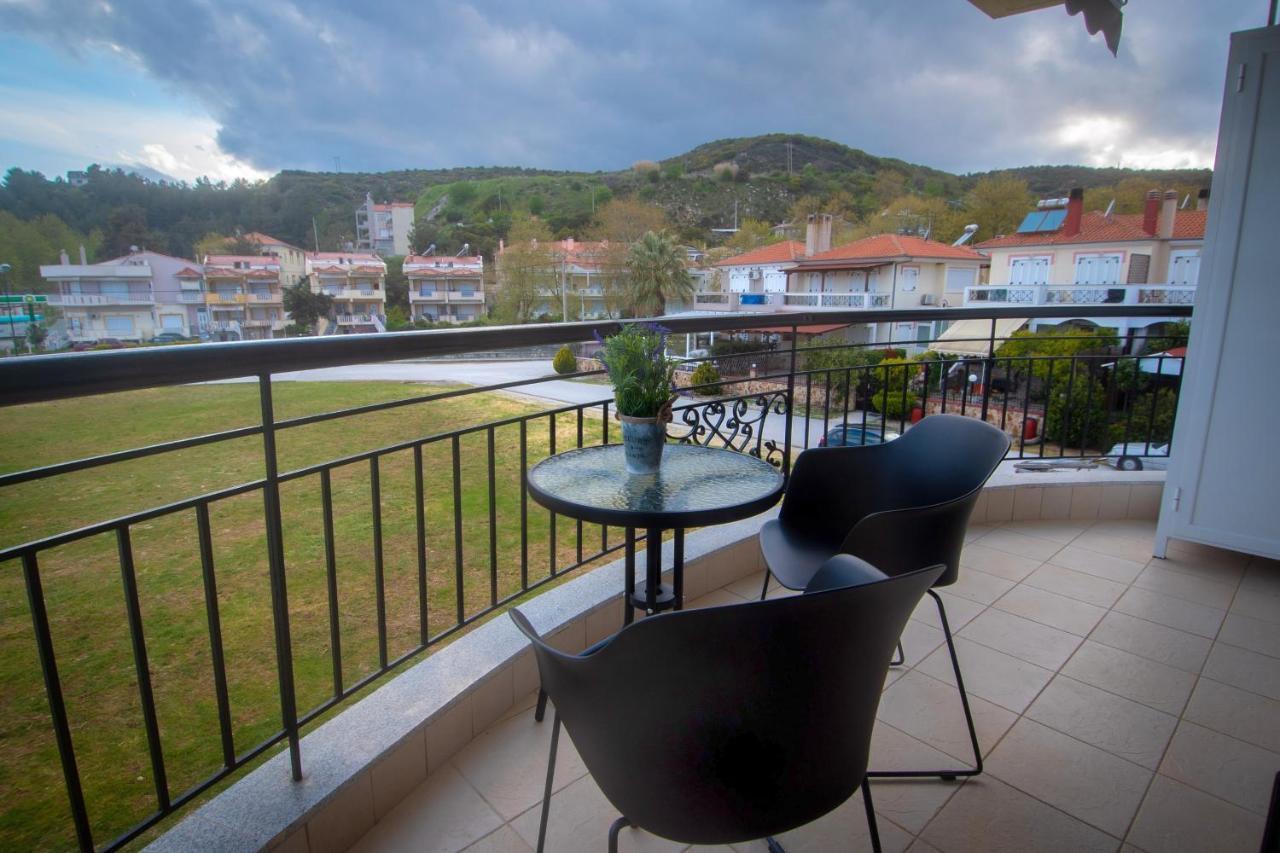 Mistral Luxury Living Aparthotel Néa Péramos Exteriör bild